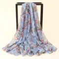 Hellblaues Paisley Chiffon Tuch, ideal für den Sommer Strandurlaub und Sonnenschutz. - Blaues Paisley-Chiffon