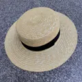 Damen Sommer Strohhut flacher Top Boater Hut mit schwarzem Band eleganter Sonnenschutz Strandhut - Schwarzes Band Breite Krempe Stil