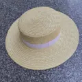 Damen Sommer Strohhut flacher Top Boater Hut handgemachte gewebte Strand Sonnenhut Schleife - Weißes Band Breite Krempe Stil