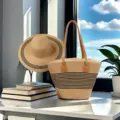 Grande borsa tote in paglia intrecciata con strisce nere e cappello da sole abbinato - Set Cappello & Borsa / Cachi e Nero a Righe