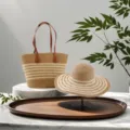 Elegante set borsa tote e cappello di paglia intrecciata con strisce crema da spiaggia - Set Cappello & Borsa / A Strisce Beige e Marrone