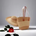Borsa tote in paglia intrecciata e cappello da sole coordinato per vacanze chic al mare - Set Cappello & Borsa / Righe multi-cerchio kaki e riso