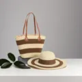 Set borsa tote in paglia a righe e cappello da sole per vacanze estive al mare - Set Cappello & Borsa / Strisce larghe beige e caffè scuro