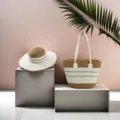 Borsa tote a righe in paglia intrecciata di grande capacità con cappello da sole - Set Cappello & Borsa / Cachi e Bianco