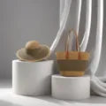 Elegante borsa tote in paglia e cappello da spiaggia a righe per vacanze al mare. - Set Cappello & Borsa / Khaki con strisce nere a più anelli