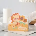 Bonita tarjeta de felicitación de león de dibujos animados con girasoles para cumpleaños. - León Girasol (00013)
