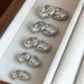 Edelstahl Creolen Set, silberne minimalistische geometrische kleine ohrringe für frauen. - 10mm / Stahlfarben