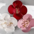 Collapsible flower leather storage tray, portable folding valet tray for jewelry and keys. - White