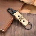 Personalisierter PU Leder Schlüsselanhänger mit schwarzem Metallhaken für Outdoor EDC Details. - Adlerschnabel-Stil (SV-36-33) / Aprikose