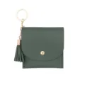 Mini portafoglio verde scuro in ecopelle con nappa decorativa e portachiavi per uso quotidiano. - Verde