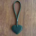Colgante de bolso de cuero PU en forma de corazón, bonito llavero de corazón para bolsos. - Verde