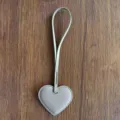 Bonita etiqueta de equipaje de cuero PU corazón, elegante colgante de bolso y llavero. - Gris