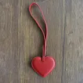 Colgante de Bolso de Cuero PU Corazón Rojo Lindo Llavero Decoración de Bolso - Rojo