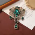Vintage emerald green rhinestone crystal brooch exquisite baroque hollow pendant coat pin accessory - Antique Gold Green Style