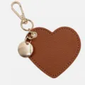 Brauner herzförmiger Leder-Schlüsselanhänger mit goldener Hardware für Tasche. - 62*68mm / Braun