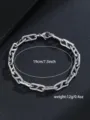 Primo piano del elegante bracciale a catena in metallo argentato che evidenzia i dettagli. - Larghezza 0.8mm Lunghezza 19cm