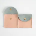 Mikrofaser Schmuckbeutel Set, zweifarbiges Umschlag-Geschenkbeutel mit Druckknopf. - Hellgrün und Nude-Rosa / 8*8cm