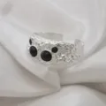 Bague araignée sauteuse argentée ajustable avec perles noires, design mignon et esthétique. - Style Argent (ZK0104)