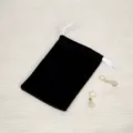 Schwarzer Samt Schmuckbeutel mit Kordelzug fuer kleine Accessoires und Geschenke - Schwarz