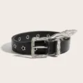 Vista dettagliata della cintura in pelle nera punk con occhielli a stella e fibbia in argento - Stile con Borchie a Stella (1754) / 100cm / Nero