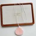 Schicke rosafarbene Muschel Brillenhalter Halskette im Nischendesign, langer Pulloverkette. - Muschel-Brillenclip-Pulloverkette / Rosa (XL4578C)