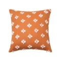 Orangefarbener Kissenbezug aus Baumwolle mit weißem getuftetem geometrischem Muster für Sofa. - Orange