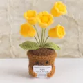 Pianta in vaso all'uncinetto fiore giallo supporto emotivo fatto a mano lana lavorata a maglia decoro - Mughetto a 5 Teste Giallo