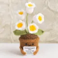 Pianta in vaso all'uncinuto fatta a mano supporto emotivo simpatica decorazione da scrivania. - Mughetto a 5 Teste Bianco