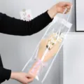 Ramo de flores de ganchillo hecho a mano en bolsa de regalo transparente, regalo ideal para día. - Miosota Blanca