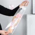 Ramo de flores de ganchillo hecho a mano en bolsa de regalo transparente para fiestas. - Clavel Rosado Puro