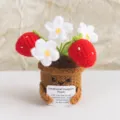Pianta in vaso all'uncinetto artigianale con fiori di fragola e carta di supporto emotivo carina. - Fragola a Più Teste