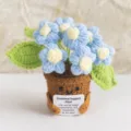 Pianta in vaso all'uncinetto fatta a mano con carta di supporto emotivo e decoro. - Fiore di Sfoglia a 7 Teste Blu