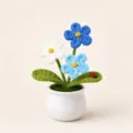 Handgemachte Häkel-Vergissmeinnicht Topfpflanze Variante, süße Garnblume Deko für Schreibtisch. - 3-Kopf Vergissmeinnicht (Blau)