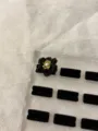 Koreanischer Perlen Blumen Ring mit schwarzen Perlen, eleganter offener Fingerring fuer Damen - Schwarze Perlenblume (JZ0524A) / Schwarz