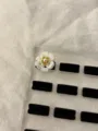 Koreanischer perlen blumen ring, handgemachte offene fingerring detailansicht für frauen. - Weiße Perlenblume (JZ0524B) / Weiß