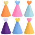 Detaillierte Nahaufnahmen der bunten Filz Haustier Geburtstag Hüte mit Herz. - Herz DIY Stil / 6er Set / bunt