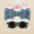 Niedliches Set aus blauem Waffelstoff-Stirnband und runder grüner Sonnenbrille für Kleinkinder - Stirnband- und Brillenset / Blaugrün