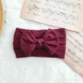 Diadema elástica de nailon color granate para bebé con lazo grande y diseño de trenzas - Estilo de Lazo Torcido / Rojo Vino Oscuro