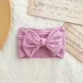 Diadema elástica de nylon para bebé en color lavanda con un gran lazo de punto - Estilo de Lazo Torcido / Lavanda