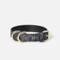 Élégant collier pour chien de compagnie à carreaux noirs avec détails dorés chics. - Bleu foncé