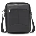 Bolso bandolera de hombre en cuero negro detalle con solapa frontal y bolsillo zip - Negro