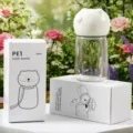 Tragbare Hunde-Wasserflasche mit süßem Bärenohr-Deckel, ideal für Reisen und Spaziergänge. - Weiß