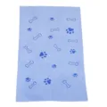 Primer plano detallado de la suave toalla azul para mascotas con huellas y huesos bonitos. - 60x100cm / Azul
