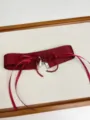 Roter Band-Choker mit Kristallperlen und Perlenanhänger, elegantes Vintage-Schmuckstück. - Roter Schleifenstil (XL1823B)