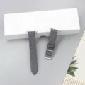 Cinturino per orologio in vera pelle trapuntata grigia vista dettagliata, accessorio. - Fibbia argentata / 38/40/41mm / Grigio scuro