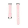 Dettaglio del cinturino per orologio in pelle rosa, ricambio con fibbia argentata. - Per 8/9/10 / Rosa-Fibbia Argentata