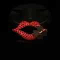 Rote Kristall Lippen Strass DIY Charm Zubehör mit schwarzem Kleeblatt für Handydeko - Blumenlippen (Hellrot)