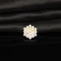 Primo piano di un bottone di accessorio per capelli fai-da-te in lega con fiocco di neve. - Argento Strass Bordo Colore AB (B0039-4)