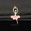 Dettaglio ciondolo ballerina di danza classica in strass in lega d'oro con gonna in resina. - Rosa
