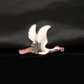 Vista detallada del accesorio de joyería DIY de aleación de grúa voladora para horquillas. - Grulla blanca desplegando alas